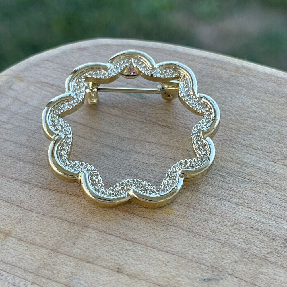Vintage Gold Tone Wreath Circle Pin Brooch Signed Gerry's Round
